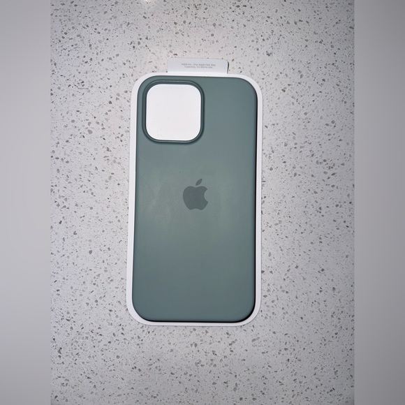 iPhone 14 Pro Max cases (2) - Picture 3 of 11